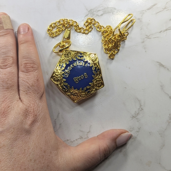 Collectable Chocolate Frog Pocket watch - Picture 4 of 7